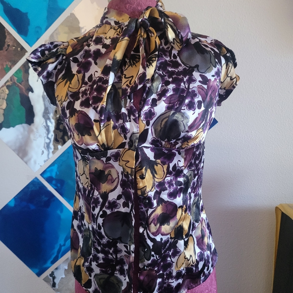 Women's flowered blouse